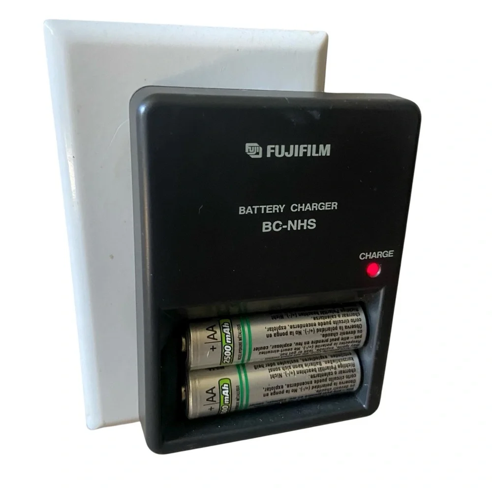Fuji Fujifilm BC-NHS Battery Charger Black Works Batteries Not Included DC 1.2V